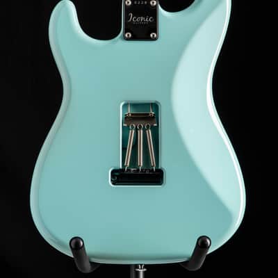 Used Iconic Guitars Vintage Modern S-HR Daphne Blue image 9