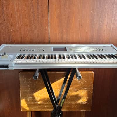 Korg Triton 61 key Music Workstation / Sampler w/ bag image 6