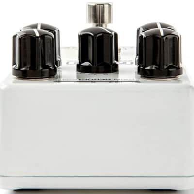 MXR M87 Bass Compressor Effects Pedal - White image 3