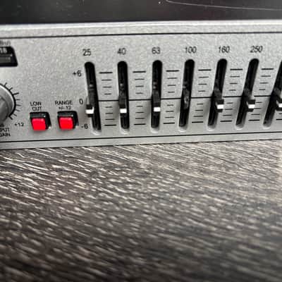 dbx 215s Dual Channel 15-Band EQ 2010s - Silver image 4