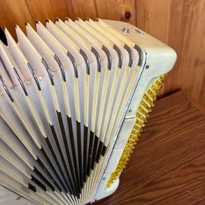 WHITE AND GOLD TITANO IDEAL PIANO ACCORDION image 5