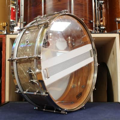 1930s Ludwig and Ludwig 5x14 Professional Model Snare Drum in Lavender Pearl image 5