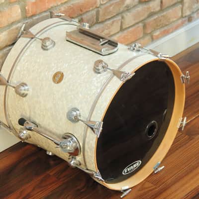 RARE DW Collector's - vintage marine pearl "18 bass drum image 1