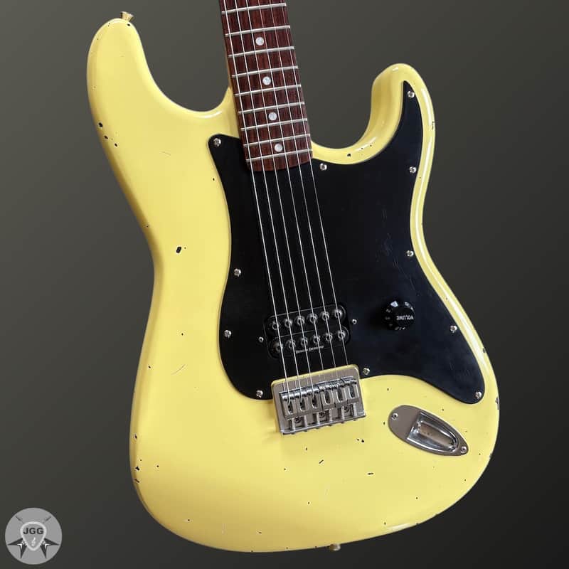 Squier Tom DeLonge Stratocaster Butter Cream Road Worn – Very Good Condition image 1