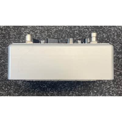 Darkglass Electronics Vintage Ultra Preamp Pedal for Bass Guitar Pre-Owned image 4