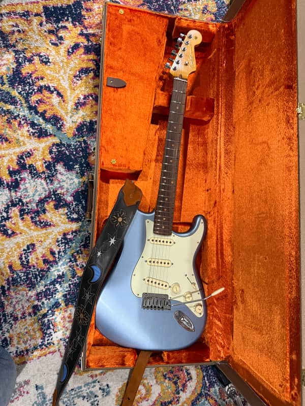 Fender American Ultra Luxe Vintage ’60s Stratocaster Ice Blue Metallic – Plek’d – OHSC/Case Candy