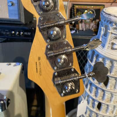 Fender Classic Series 60s Jazz Bass 2017 - 3 Color Sunburst image 8
