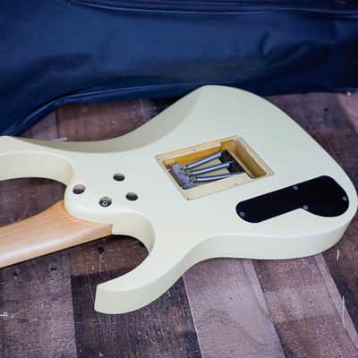 Ibanez PGM30-WH Paul Gilbert Signature with Lo TRS II Tremolo 1995 - 2002 - White image 17