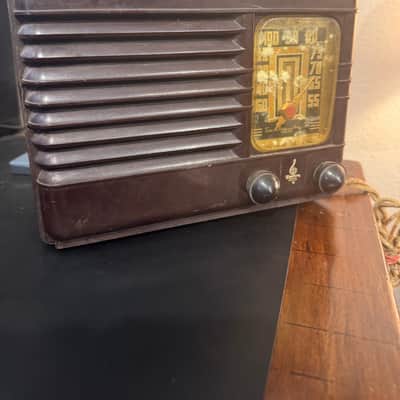 1940 Emerson EC 301 Bakelite Vintage Tube Radio image 1