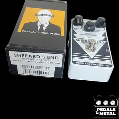 Mr. Black Shepard's End 2010s - White/Black - X16020 image 2