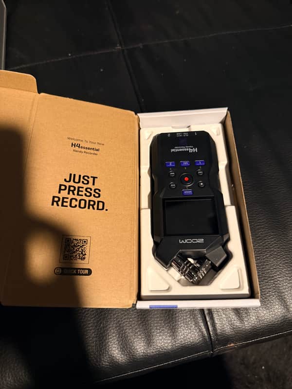 Zoom H4essential Portable Recorder - Black