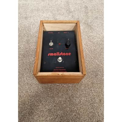 Electro-Harmonix Small Stone Russian - Effects Pedal - Black - Good w/ Hard Case image 3