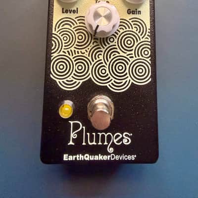 EarthQuaker Devices Plumes Small Signal Shredder Black and Bone Variant image 1
