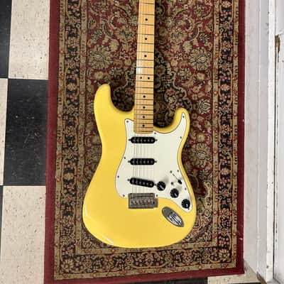 Fender Player Stratocaster with Maple Fretboard 2018 - 2024 - Buttercream image 4