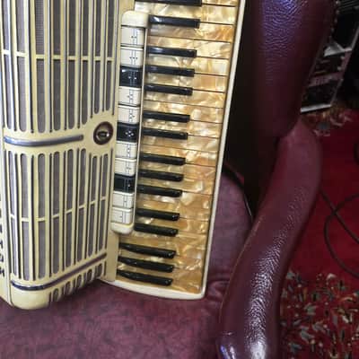 Hohner Morino IV M Piano Accordion w Straps and Case Needs TLC image 3