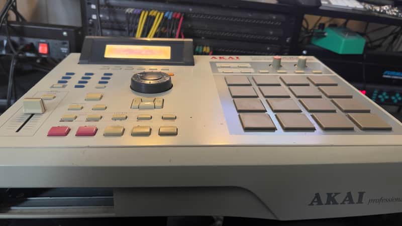 Akai MPC2000XL MIDI Production Center 2000 - 2005 - Grey image 1