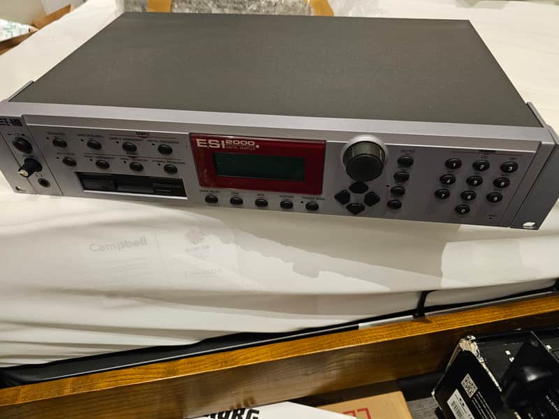 E-MU Systems ESI 2000 Rackmount 64-Voice Digital Sampler 1999 - Grey image 1