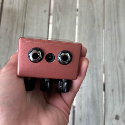 Walrus Audio Monument Harmonic Tap Tremolo V2 2018 - Present - Coral / Black electric guitar pedal image 13