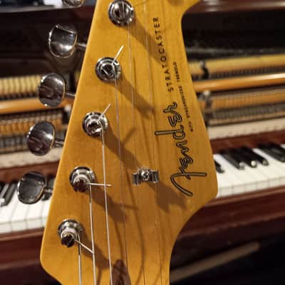 MINT - Fender Lincoln Brewster Stratocaster 2024 - Present Olympic Pearl image 6