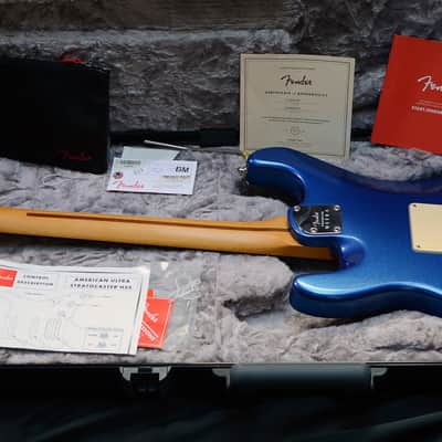 Fender American Ultra Stratocaster HSS with Rosewood Fretboard 2019 - 2025 - Cobra Blue image 8