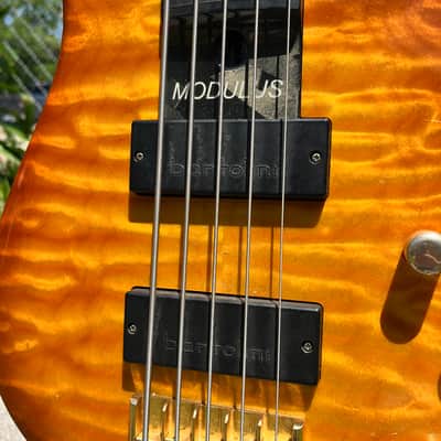 Modulus Quantum 5 2001 - Quilted maple WITH HARD CASE image 4