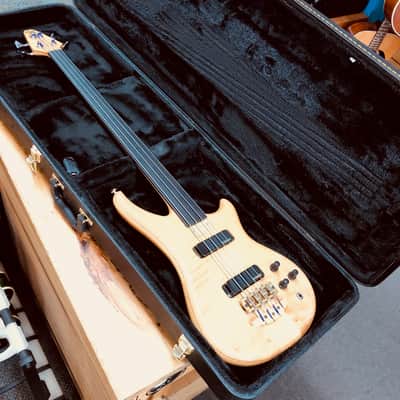 Alembic Epic 4 Fretless Electric Bass Guitar image 6