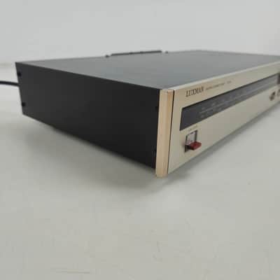 Luxman - T-210L- FM/LW/MW Stereo Tuner - In Box image 3