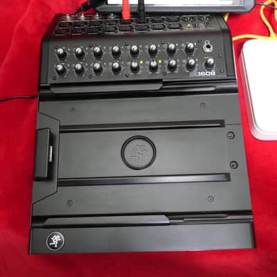 Mackie DL1608 16 Channel Wireless Digital Mixer bundle with AirPort Extreme router image 4