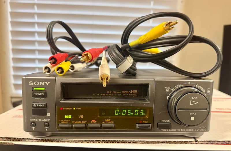Sony EV-C100 Video Cassette Recorder Hi8 Video8 Hi-Fi Stereo w/ 2 RCA Cables; Tested SEE VIDEOS