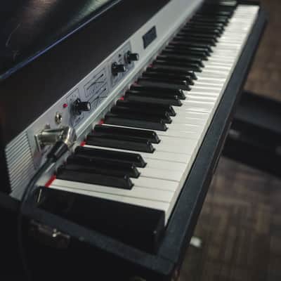 1979 Rhodes Seventy-Three Suitcase Piano – Original Janus Stereo System image 2