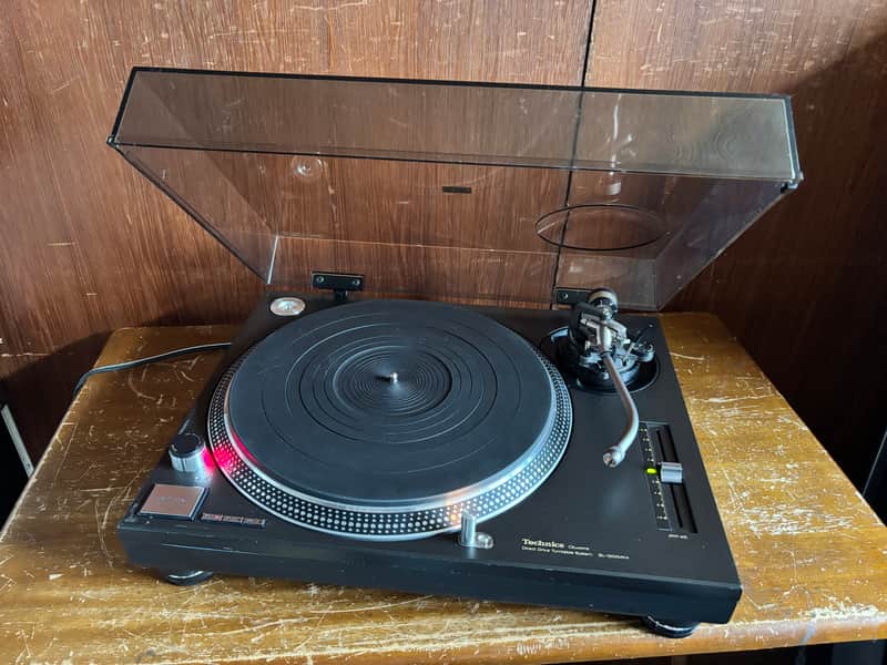 Technics SL-1200MK4 Black color Analog DJ Turntable image 1