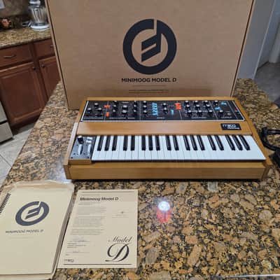 Moog Minimoog Model D Reissue 44-Key Monophonic Synthesizer (2016) 2016 - 2017 - Black / Wood