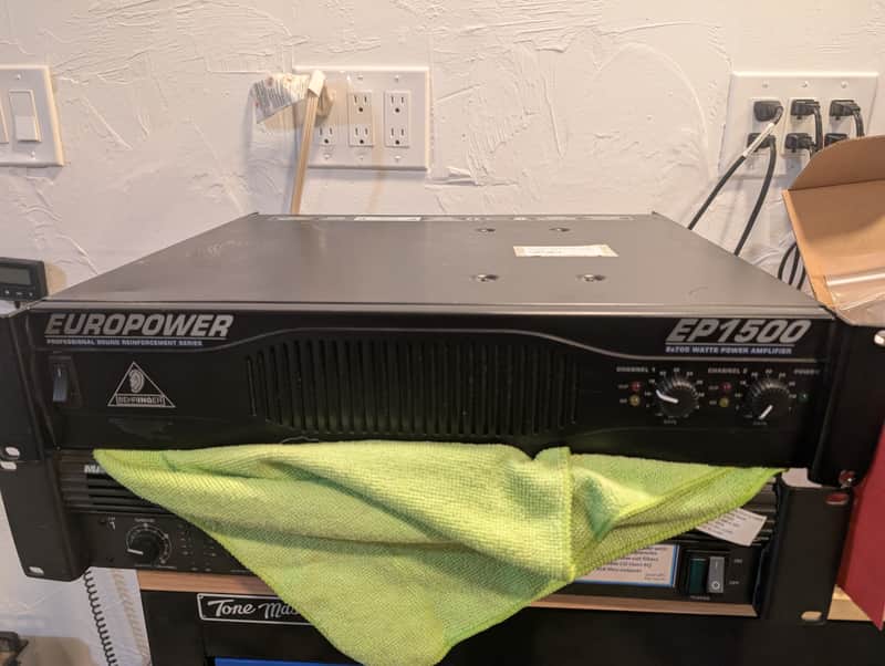 Behringer Europower EP1500 power amp - for parts or repair image 1