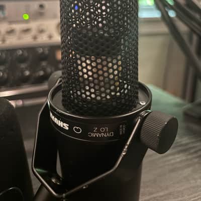 Shure SM7dB Cardioid Dynamic Microphone with Built-In Preamp 2023 - Present - Black image 4