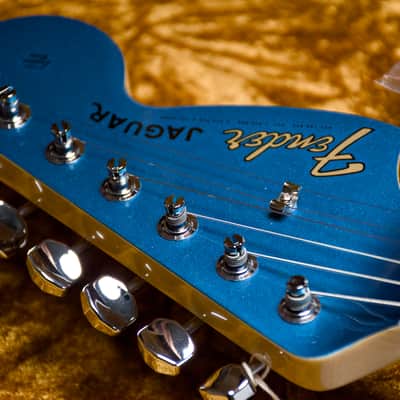 Fender FSR Made in Japan Traditional 60s Jaguar Guitar 2024-25 - Lake Placid Blue Metallic image 10