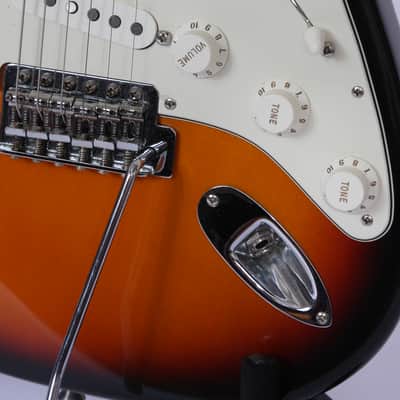 Fender Standard Stratocaster with 920D Hush Puppies pickups, G&G Case, Vintage Tremolo, Rosewood Fretboard 1993 - 1997 - Brown Sunburst image 8