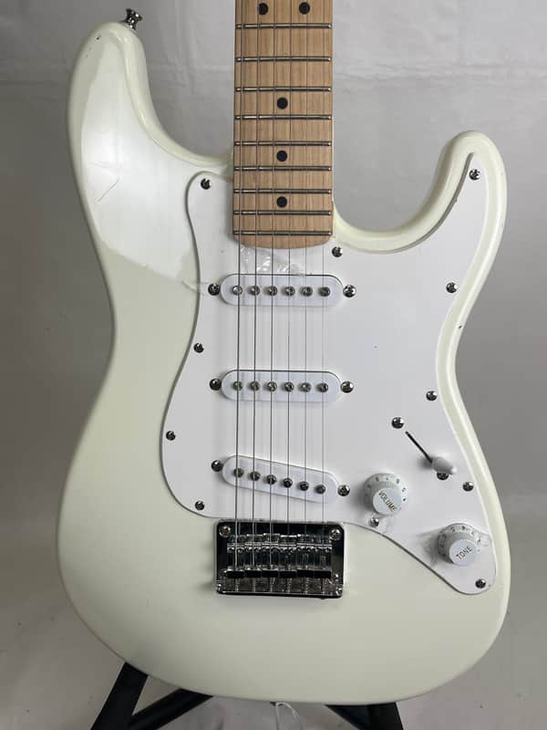 Squier Mini Stratocaster with Maple Fretboard 2011 - 2017 - Arctic White image 1