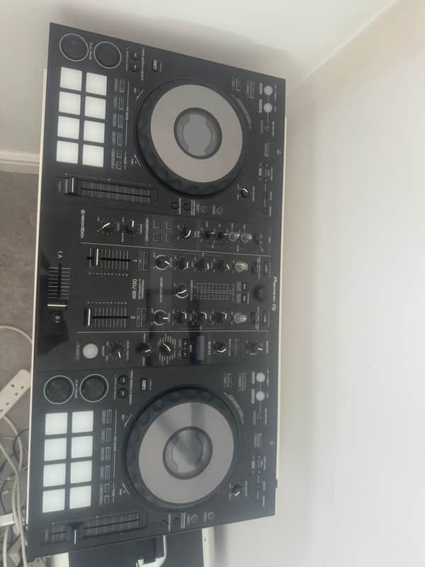 Pioneer DDJ-800 2-Channel Rekordbox DJ Controller 2019 - Present - Black image 1