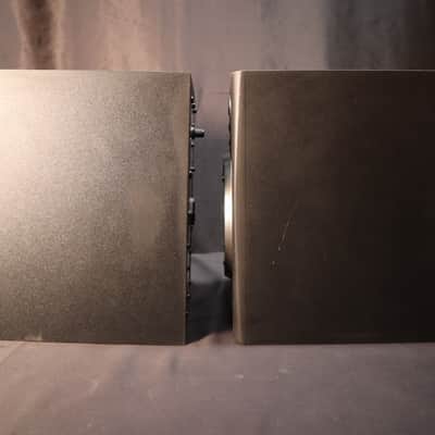 Yorkville YSM2P Compact Active Studio Monitor Bild 4