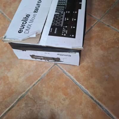 10 DMX lights, Bigfoot controller and leads image 4