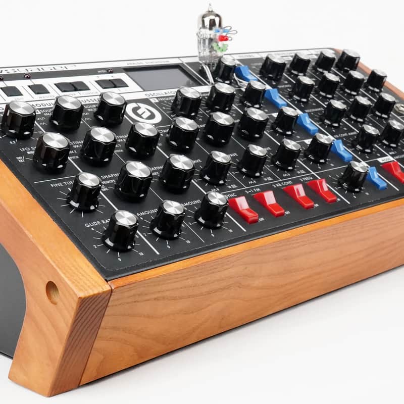 2005 – 2015 Moog MOOG Voyager RME Analoger Synthesizer Rack + …