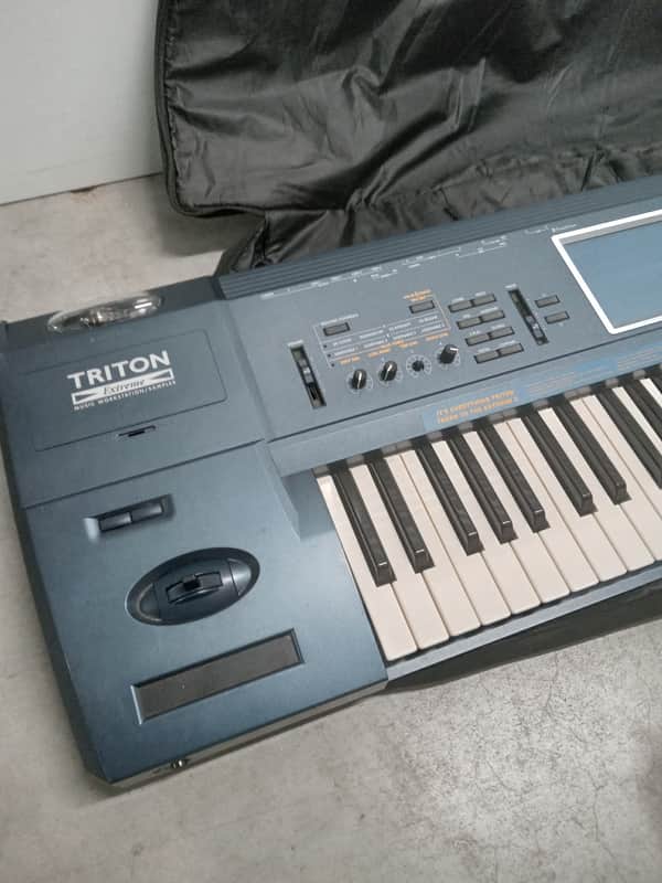 Korg Triton Extreme 61-Key 120-Voice Polyphonic Workstation (2005