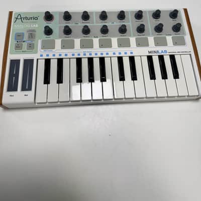 Arturia MiniLab 25-Key MIDI Controller 2014 - 2016 - White image 1