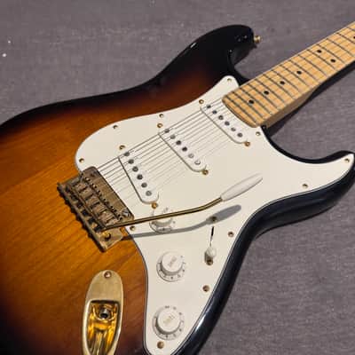 Fender 60th Anniversary Commemorative American Standard Stratocaster with Gold Hardware, Maple Fretboard 2014 - 2-Color Sunburst image 10