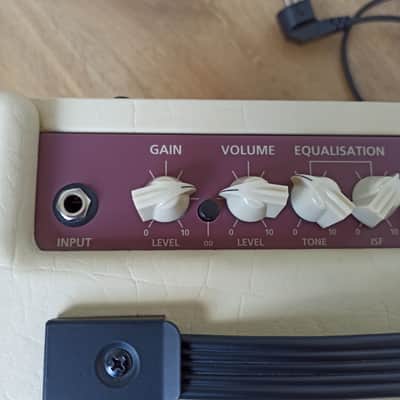 Blackstar Debut 15E 15-Watt 2x3" Guitar Combo 2020 - Present - Cream image 2