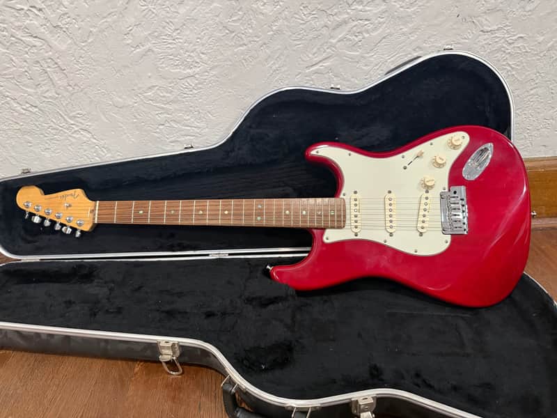 Fender American Deluxe Stratocaster with Rosewood Fretboard 1999 - 2001 - Crimson Transparent image 1