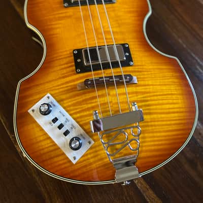 Rogue Violin Beatle Bass 2000 - Sunburst image 1