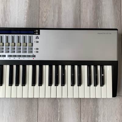Novation ReMOTE 61 SL MIDI Controller 2006 Keyboard image 3