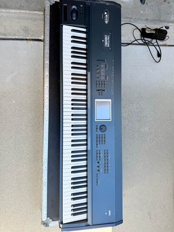 Korg Triton Extreme 88-Key 120-Voice Polyphonic Workstation 2005 - 2009 - Black (!!!!INCLUDES YAMAHA SUSTAIN PEDAL!!!!!!) image 1