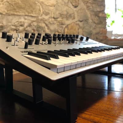 Single stand  korg minilogue - 3dstudiofurniture